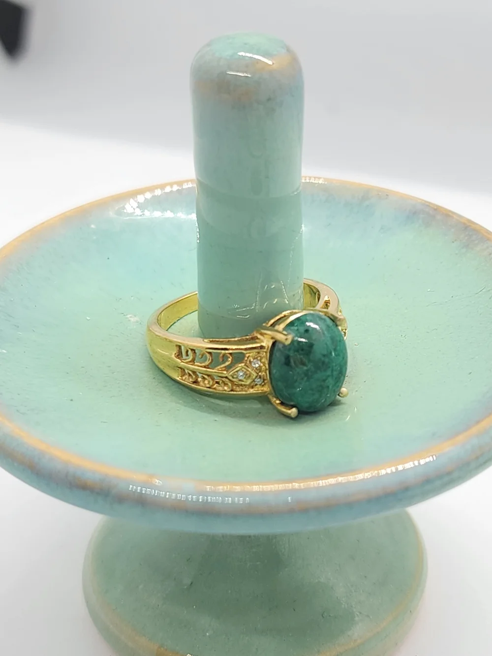 Karis Brand Goldtone Ornate Filigree Ring Oval Green Cabochon Stone Size 9